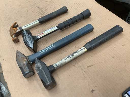 Différents marteaux (4x)