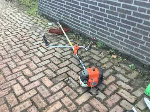 Tăietor de tufișuri Husqvarna 135r