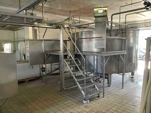 Hostettler/Riem - 2011 - Kaasvatronde, open met voetstuk en yoghurtpomp (C-13)