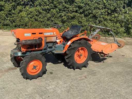 Kubota B7001 Vierwielaangedreven  mini landbouwtractor met frees