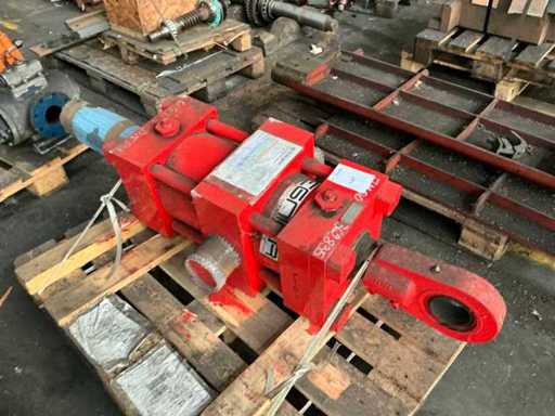 Large hydraulic cylinder