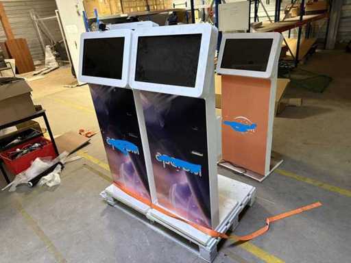 ViewSonic - VSD243-BKA-EV0 - Set kiosken met nieuwe touchscreens - ticketprinters - interne pc - barcodelezer - camera (4x)