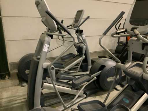 Precor 885 p80 elliptical elliptical cross trainer