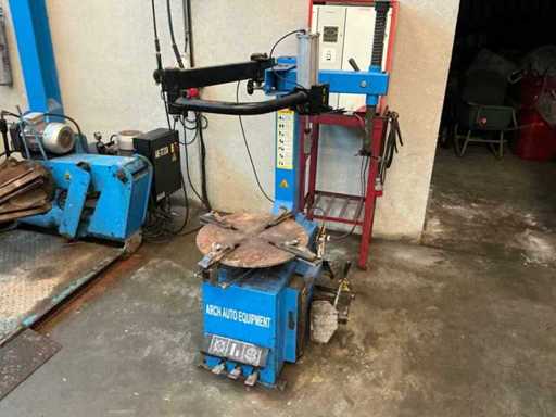 Dispositif de démontage de pneus AAE-C120 d’Arch Auto Equipment