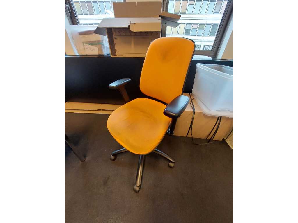 16 x Höganäs Ergonomisch bureaustoel oranje
