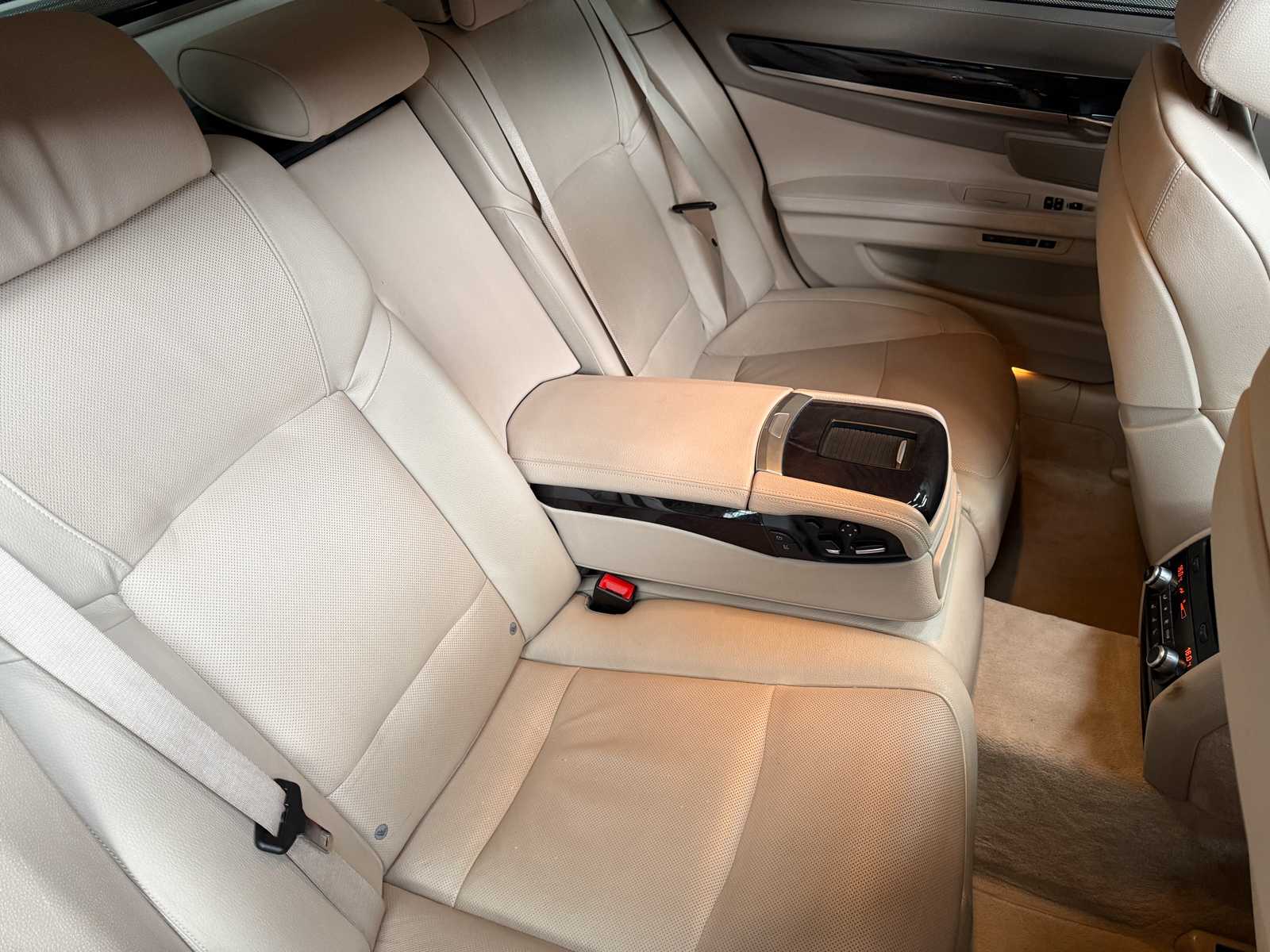 BMW 750i xDrive High 4.4 V8 Executive 408pk 2010 7-Serie, L-524-ZV