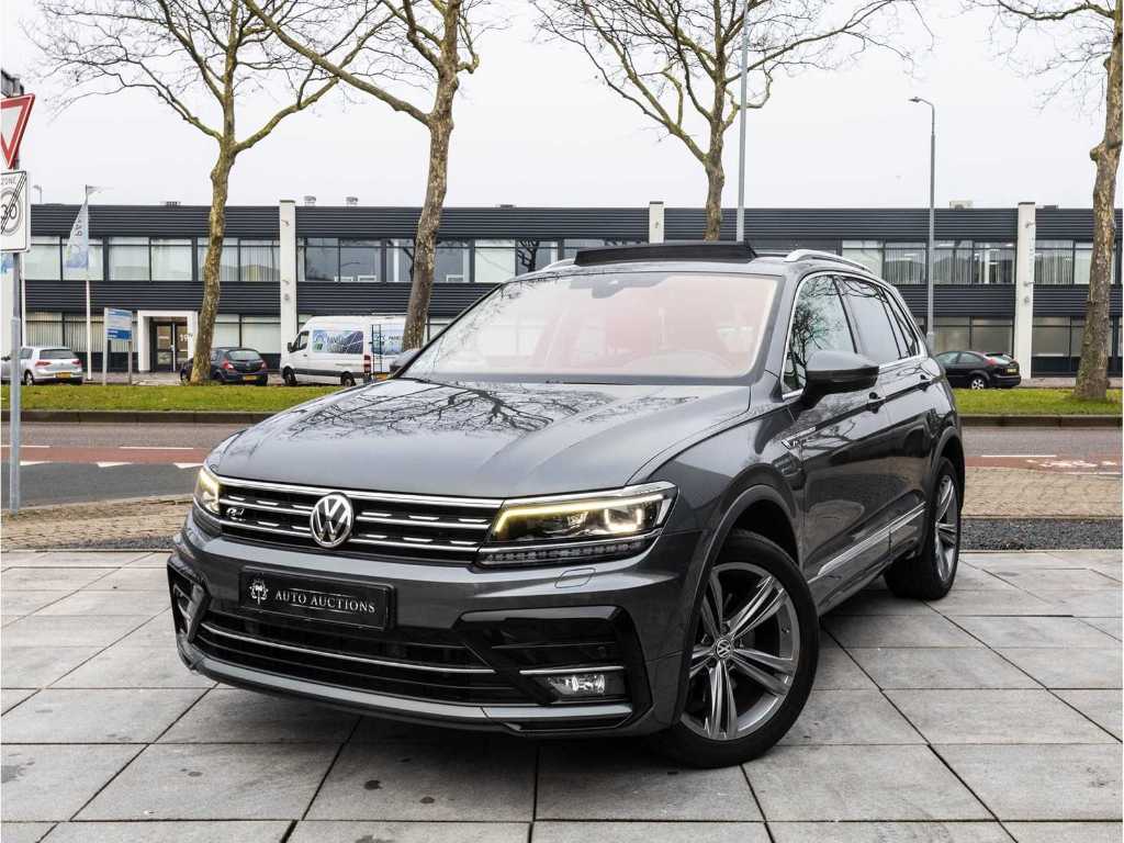 Volkswagen Tiguan 2.0 TSI 4Motion R-Line 230HP Automatic 2019 Panoramic roof Head-up Camera Adaptive Cruise 19"Inch