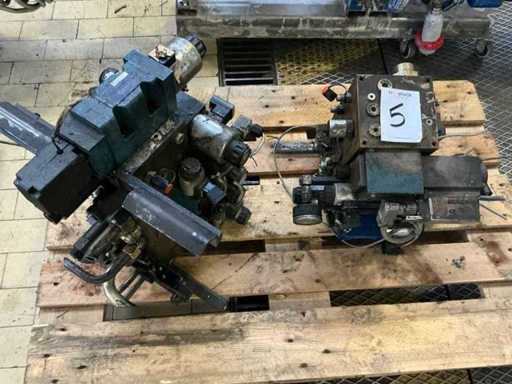 Stock d’accessoires, de pièces détachées et de stocks d’entrepôt