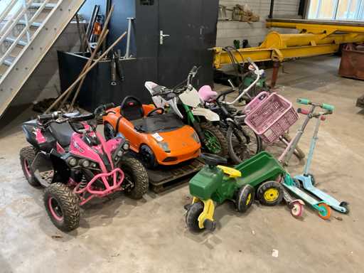 Partij kindervoertuigen