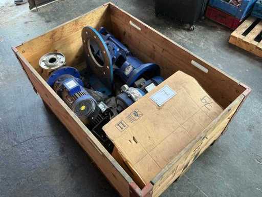 ALLWEILER/GRUNDFOS Posent des pompes à eau