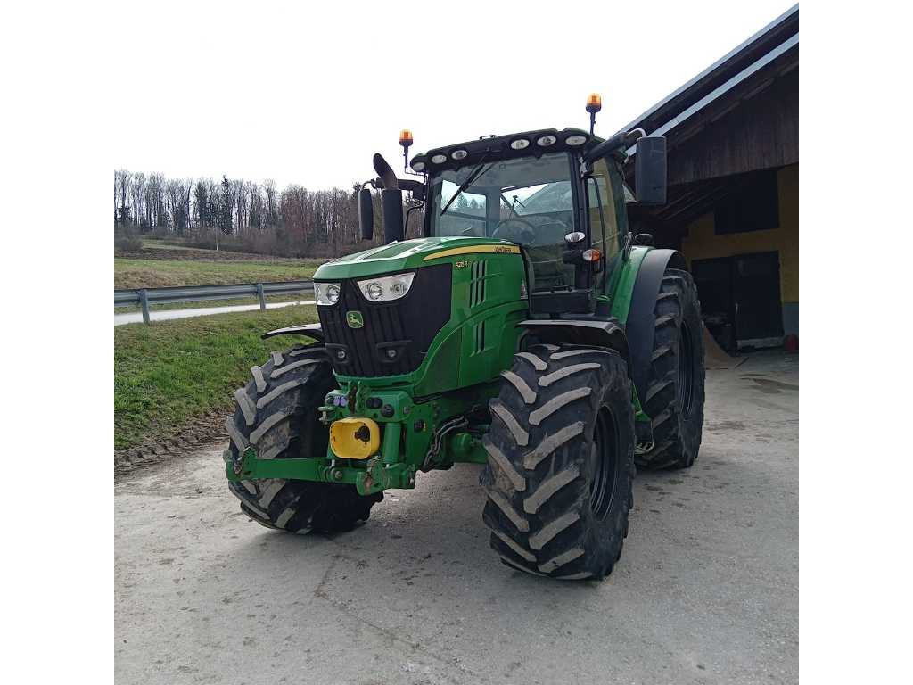 2016 - John Deere - 6215R - 4-wiel aangedreven tractor