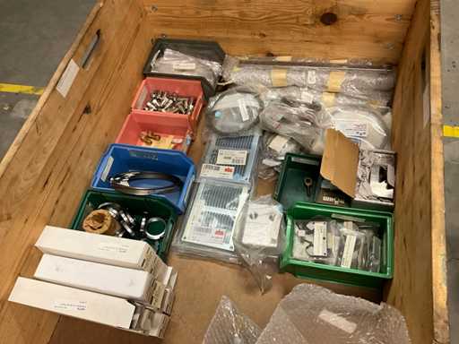 O mulțime de piese de schimb pentru mașini