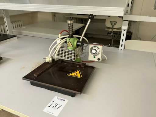 Heated hand stamping machine