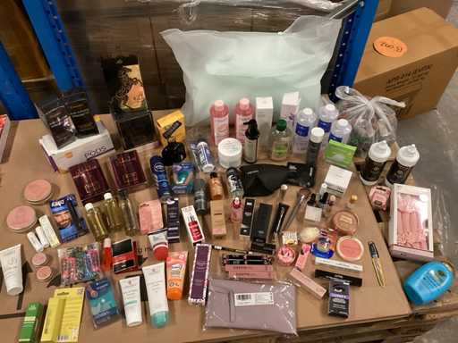 Batch of various cosmetics