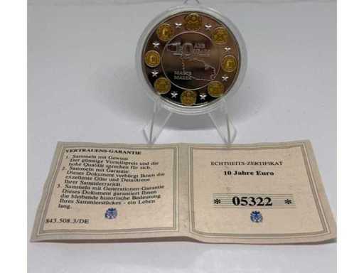 Cuivre argenté avec plaquage partiel en or – pièce commémorative slovène de 10 euros, diamètre de 40 mm.