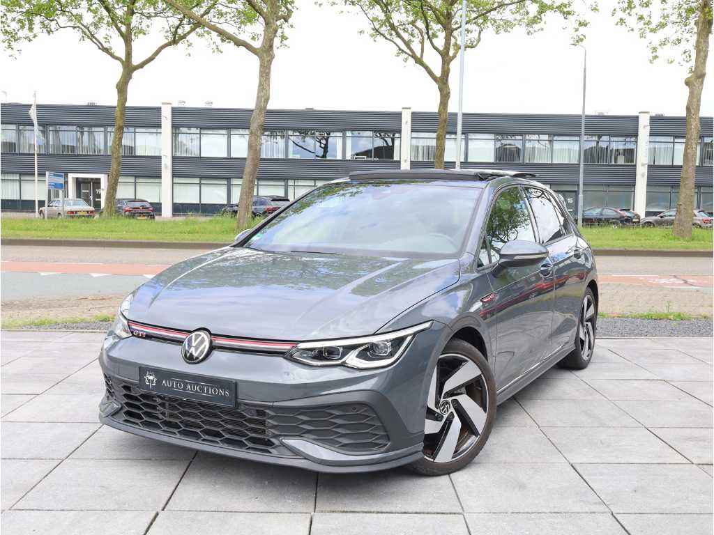 Volkswagen Golf GTI Clubsport 2.0 TSI 300CP panoramic plafon Camera scaun & volan încălzire Adaptive Navi