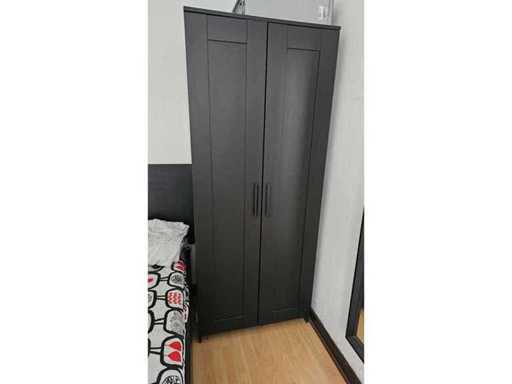 Armoire à vêtements