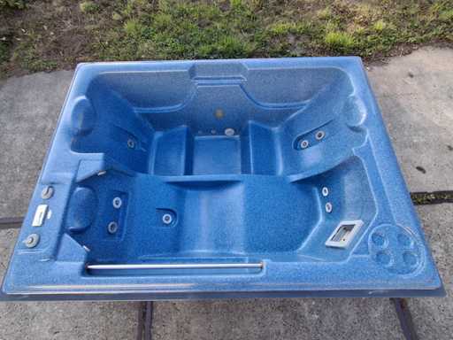 Sunbelt 3 person Jacuzzi and outdoor spa