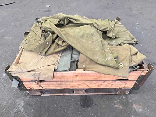 Petrecere de pânze ?i covoare de cort