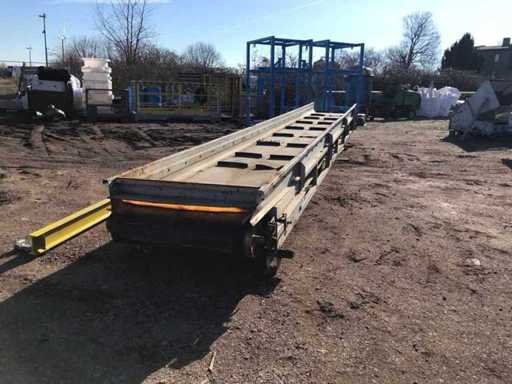 Climbing conveyor belt