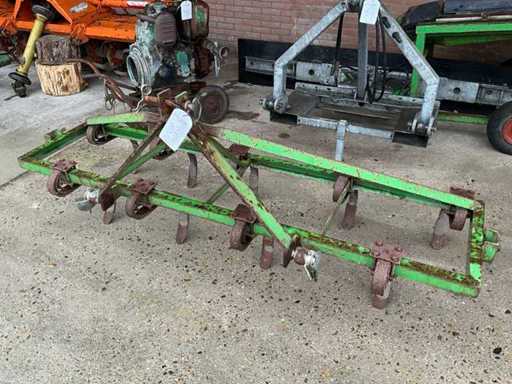 Cultivateur à dents vibrantes