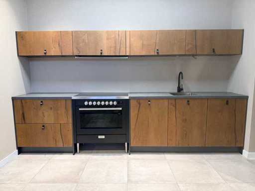 Keller - Cucina da sala esposizione con elettrodomestici Pelgrim