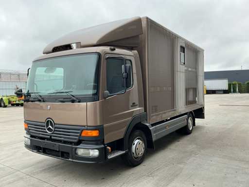 2000 Mercedes-Benz 815 Camion pentru cai
