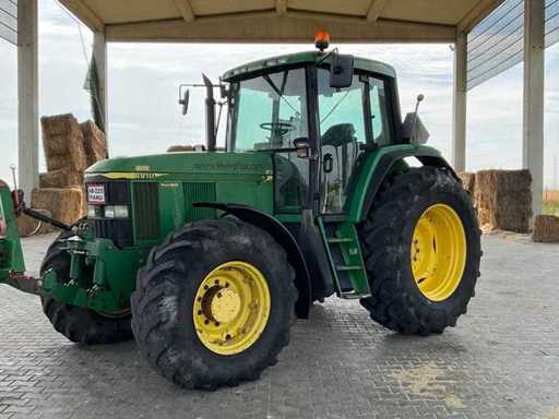 1997 John Deere 6910 ciągnik z napędem na cztery koła
