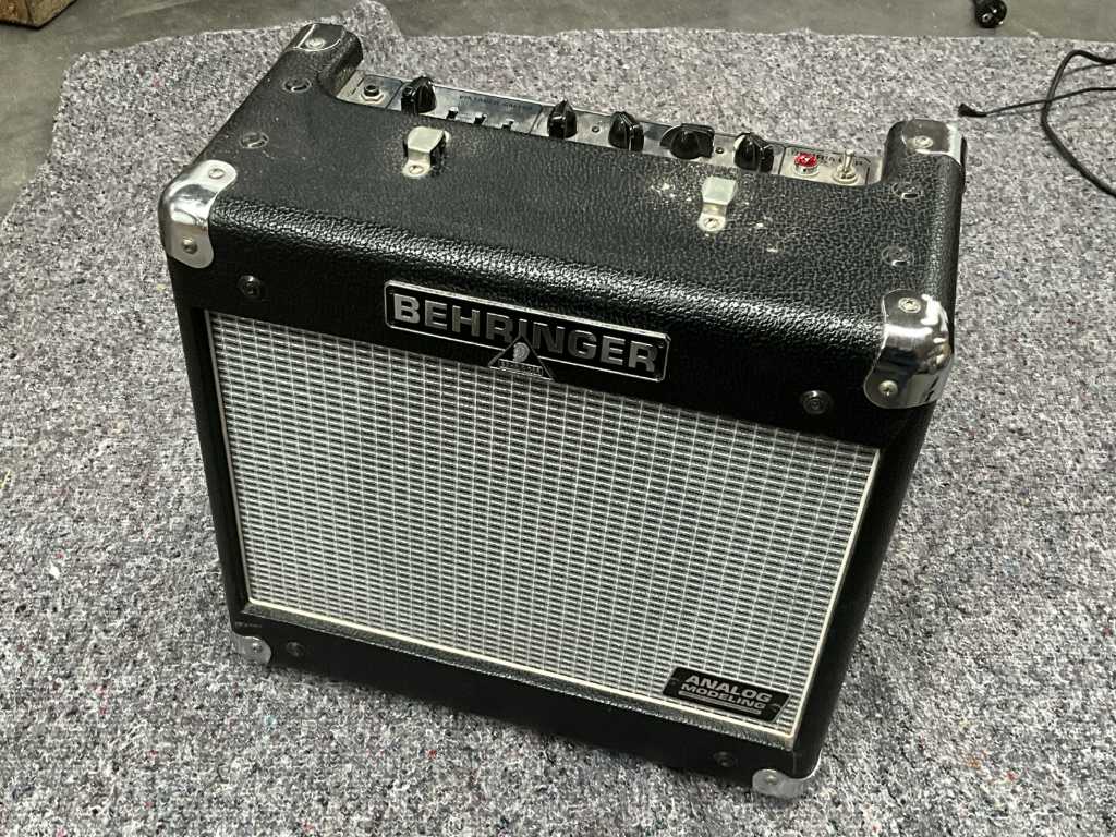 BEHRINGER Vintage GM110 Amplificateur de Guitare