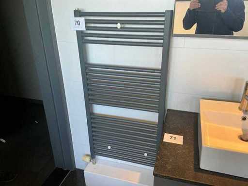 Diferite radiatoare de perete (3x)