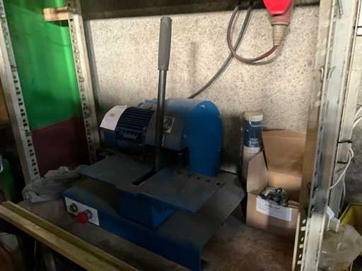 Crosscut circular saw machine