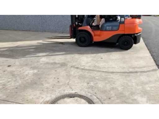 c3de7b0b-3801-4beb-815c-1bfbdf06f5a6.mp4