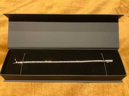 Armband aus 14 Karat Weißgold mit 4,82 ct Natürlicher Diamant