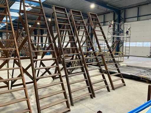 Holzklappleiter (2x)