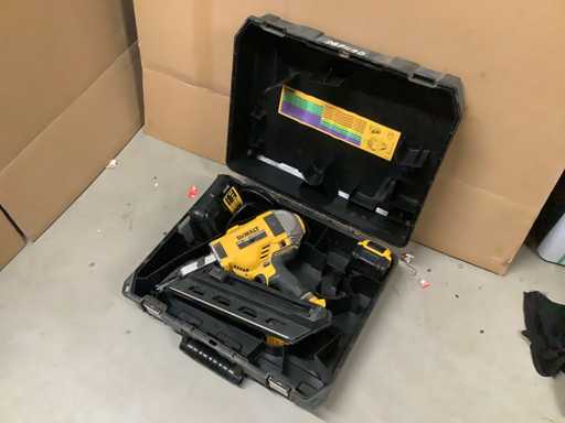 Walt dcn692 Cuie, cuie și capse