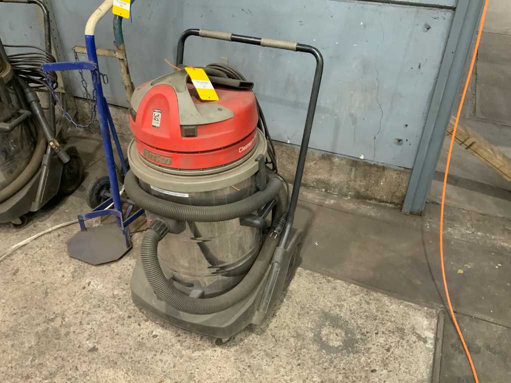 Industrial vacuum cleaner