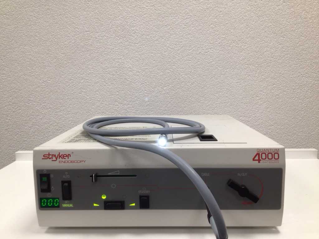 Stryker Quantum 4000 Endoskopie-Lichtquelle