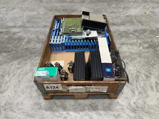 Partia napędów przemysłowych i komponentów pneumatycznych, sterowników PLC oraz płytek drukowanych