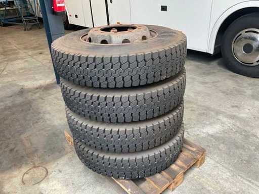 Dunlop SP431 Truck/Bus tire with rim