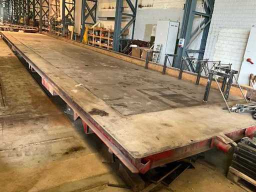 Table de production en acier industriel lourd / table de moulage pour l’industrie du béton préfabriqué 21,3x3,5x0,5 mètres + (20x) colliers à tension magnétique