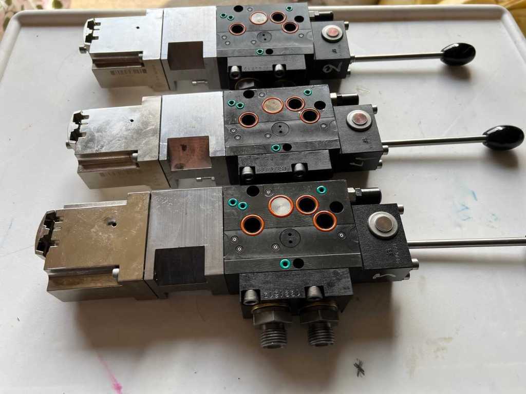 PSV 2 1/D 250-2 - SPOOL VALVES WITH CAN ACTUATION CAN 24 V