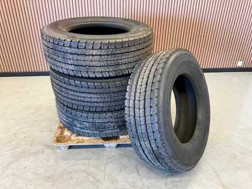 4 pneus Bridgestone 315/60R22.5 Pneus Repêchés non utilisés