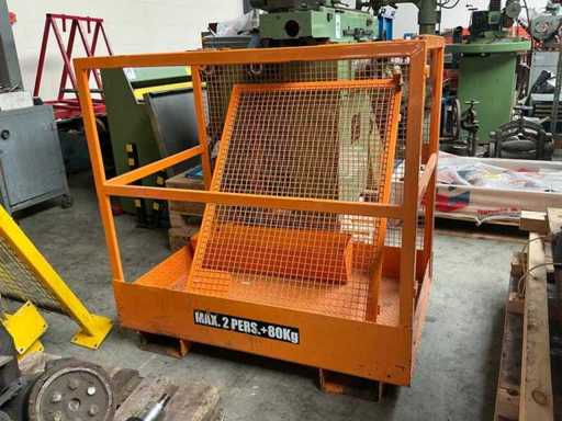 Manbak z wózkiem widłowym