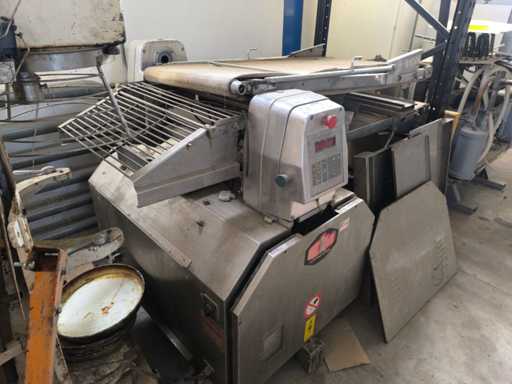 EM International - Uitrolmachine voor deeg