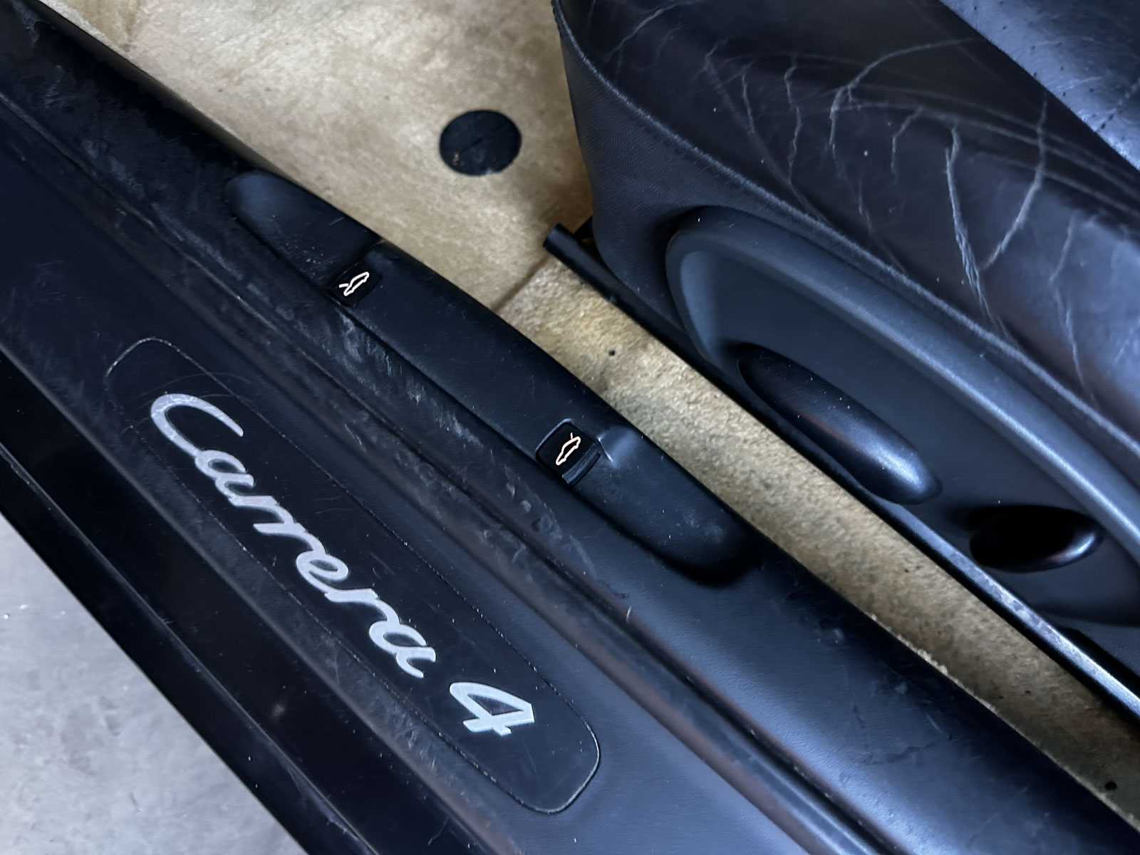 Porsche 911 Carrera 4 Cabriolet 3.6 996 320pk 2002 Youngtimer HANDGESCHAKELD 