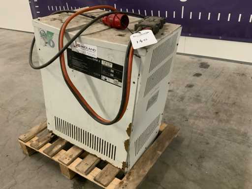 One 48 S 105 Acculader