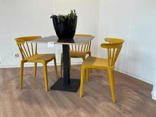 Table avec chaises