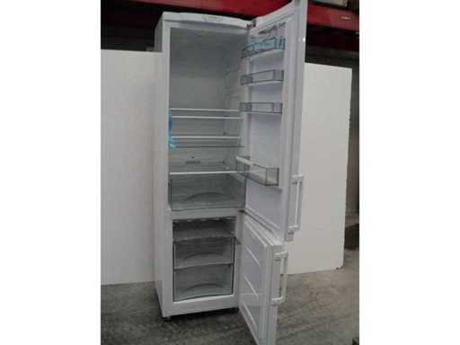 CB 1150 Vertikaler Kühlschrank