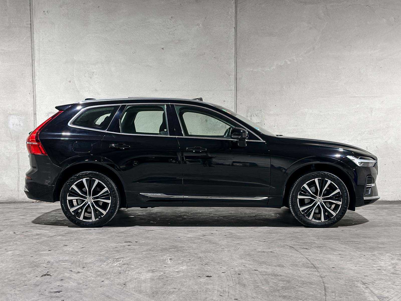 Volvo XC60 2.0 T6 Plug-in hybrid AWD Core Bright 253pk 2027 (Origineel-NL+1e eigenaar), S-190-RP