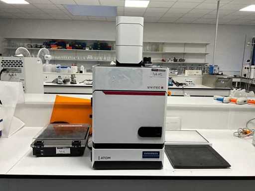 Sistemul de imagistică chimioluminescentă UVITEC ATOM